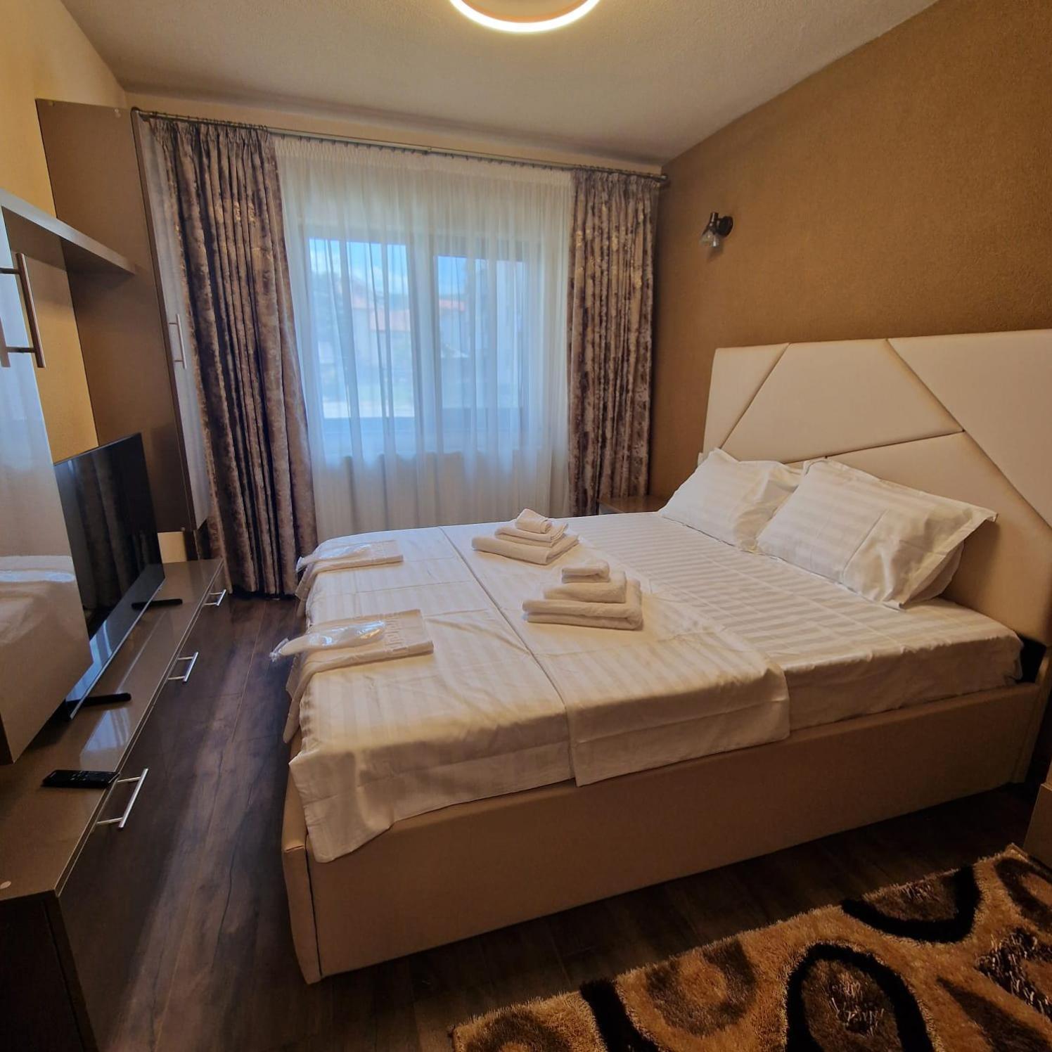 Apartament Iulius 4 Curtea de Argeş Exterior foto